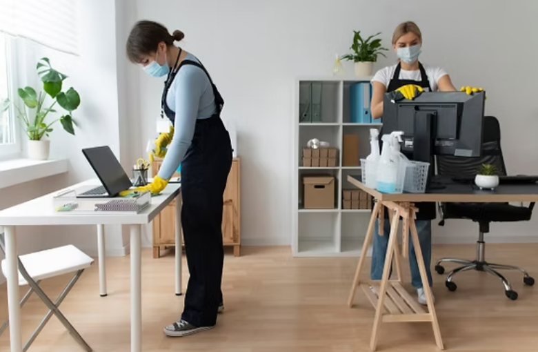 The Hidden Habits of Professional Cleaners: What You’re Overlooking in the Office - Honestdoor