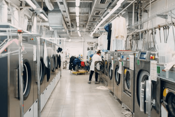 Why Restaurants and Cafes Need Reliable Commercial Laundry Service