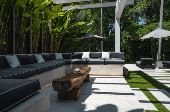 4 Essential Landscaping Features for a Long-Lasting and Attractive Outdoor Space
